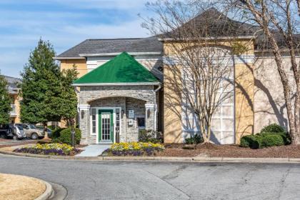 HomeTowne Studios by Red Roof - Atlanta NE - Peachtree Corners - image 8