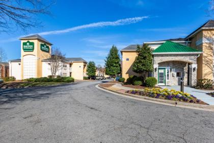 HomeTowne Studios by Red Roof - Atlanta NE - Peachtree Corners - image 9