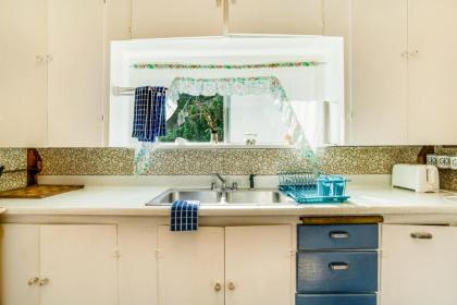 Time for Teal Beach Cottage - image 5