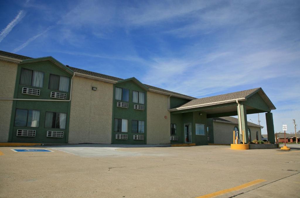 New Victorian Inn & Suites-Norfolk - image 3