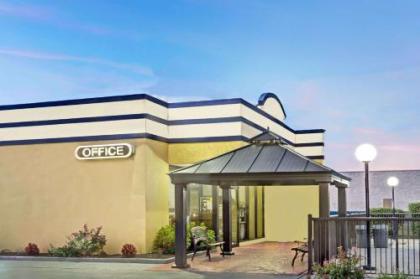 Days Inn by Wyndham Norfolk military Circle