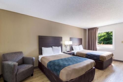 Econo Lodge Little Creek - image 2