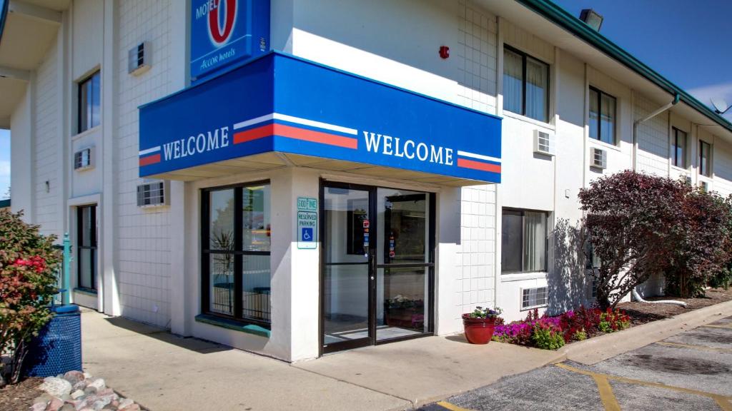 Motel 6-Normal IL - Bloomington Area - image 4