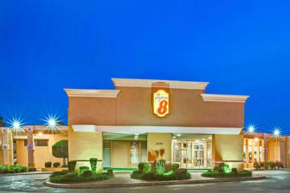 Super 8 by Wyndham Norman - image 1