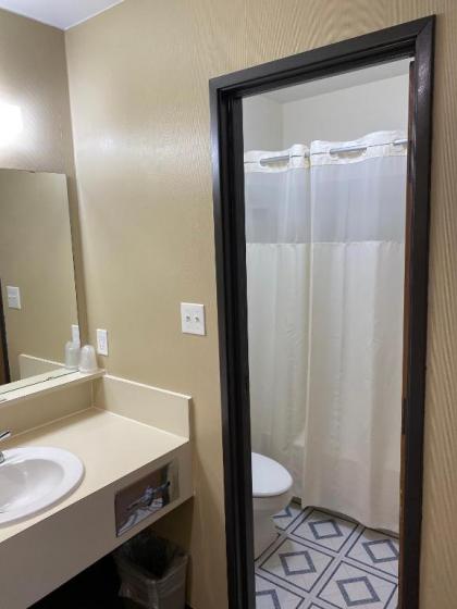 Thunderbird Motor Lodge Norman OK - image 11