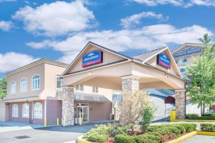 Howard Johnson by Wyndham North Bergen New Jersey