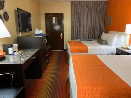 Howard Johnson by Wyndham North Bergen - image 21