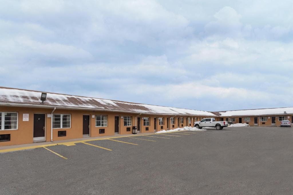 Travelodge by Wyndham Jersey City - image 2