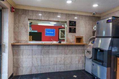 Travelodge by Wyndham Jersey City - image 9