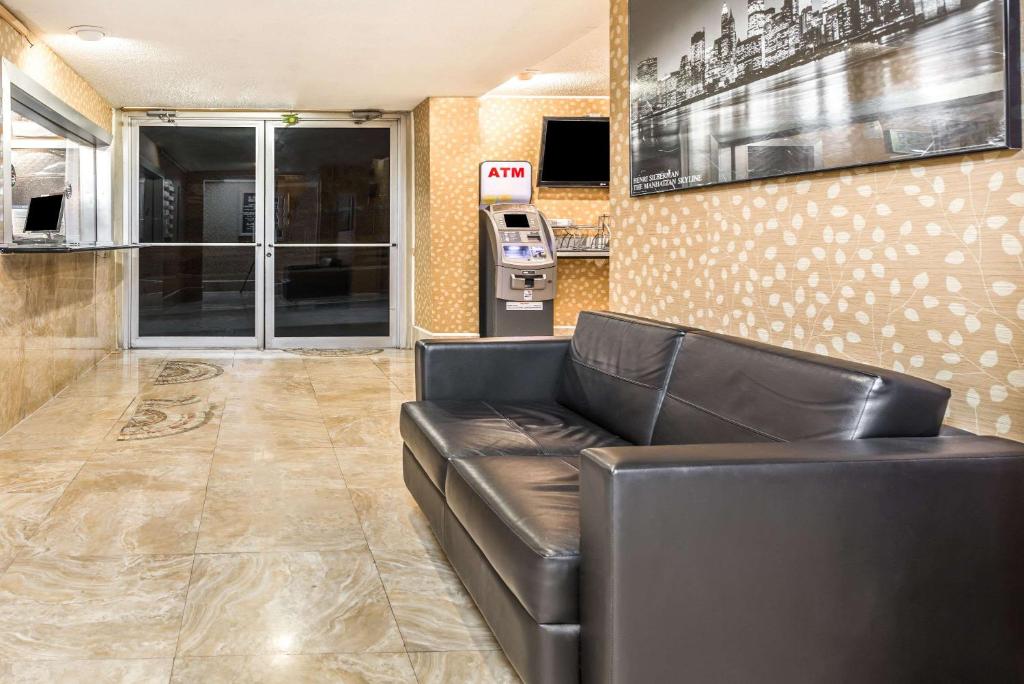 Super 8 by Wyndham North Bergen NJ/NYC Area - image 5