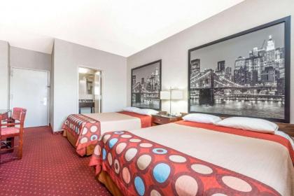 Super 8 by Wyndham North Bergen NJ/NYC Area - image 9