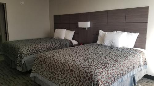 Days Inn & Suites by Wyndham Charleston Airport West - image 2