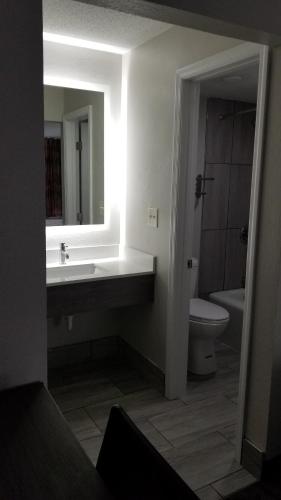 Days Inn & Suites by Wyndham Charleston Airport West - image 3