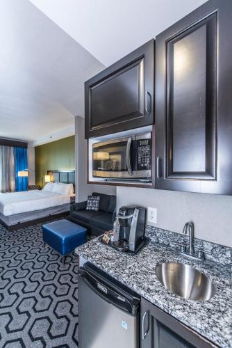 Holiday Inn Express and Suites North Charleston an IHG Hotel - main image