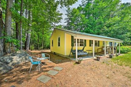 Cozy Home Less Than 2 Mi to Cranmore and North Conway Shops!