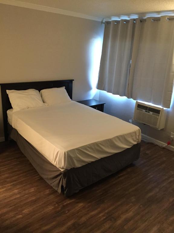 Good Knight Inn Motel - main image