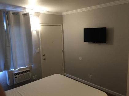 Good Knight Inn Motel - image 10