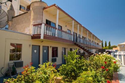 Good Knight Inn Motel - image 5