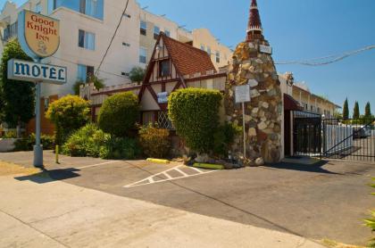 Good Knight Inn Motel - image 6