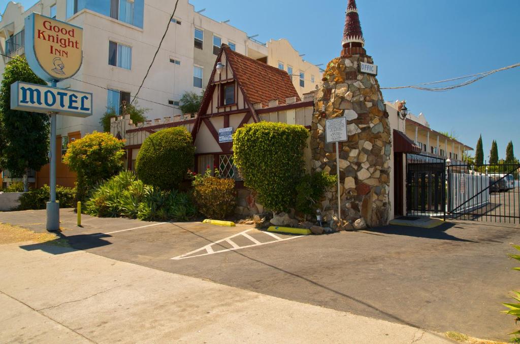 Good Knight Inn Motel - image 6