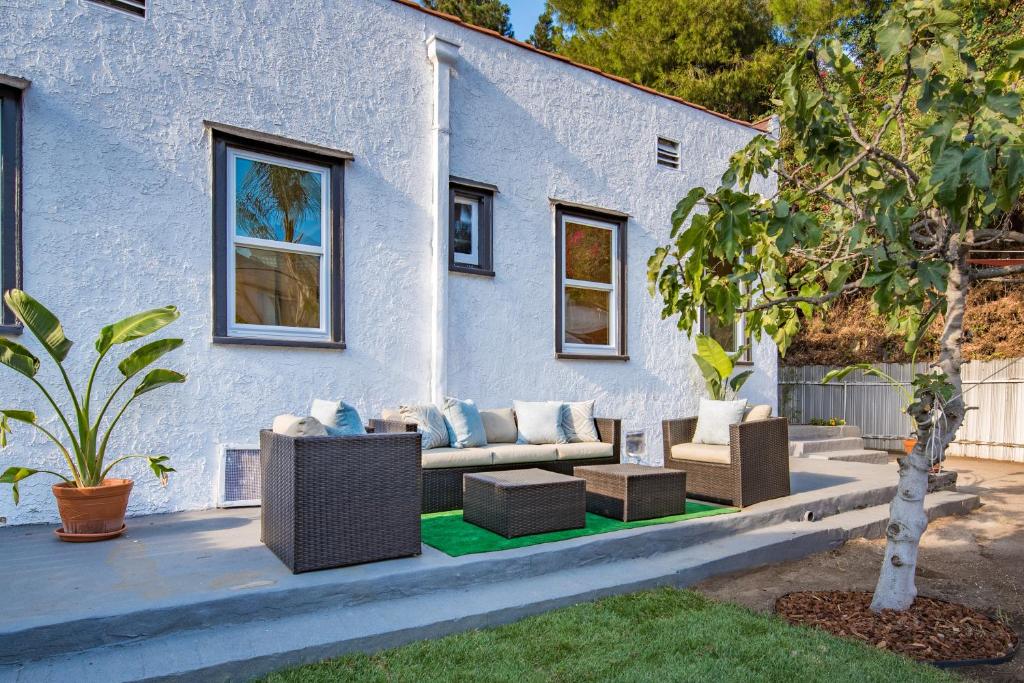 Luxurious Studio City Home - image 3