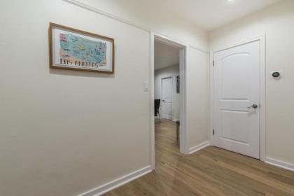 Luxurious Studio City Home - image 9