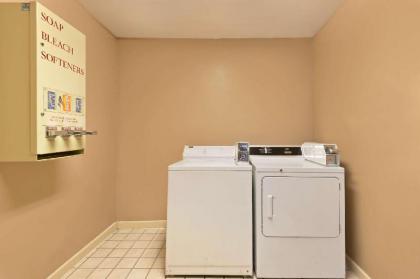 Red Roof Inn North Little Rock - image 12
