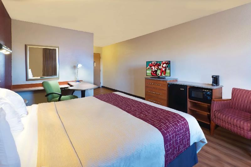 Red Roof Inn North Little Rock - image 5