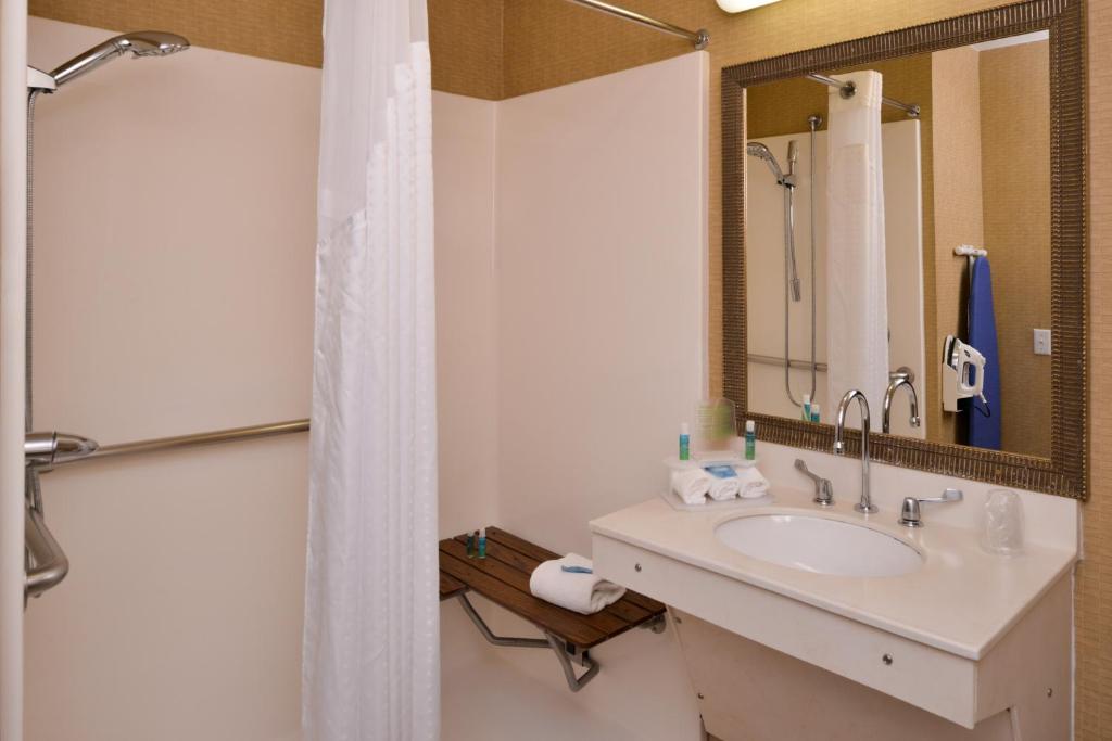 Holiday Inn Express Hotel & Suites North Little Rock an IHG Hotel - image 5