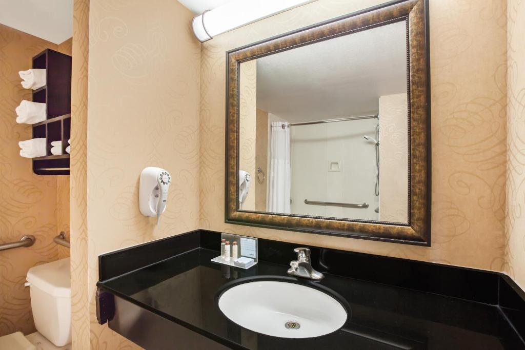 Wingate by Wyndham North Little Rock - image 4