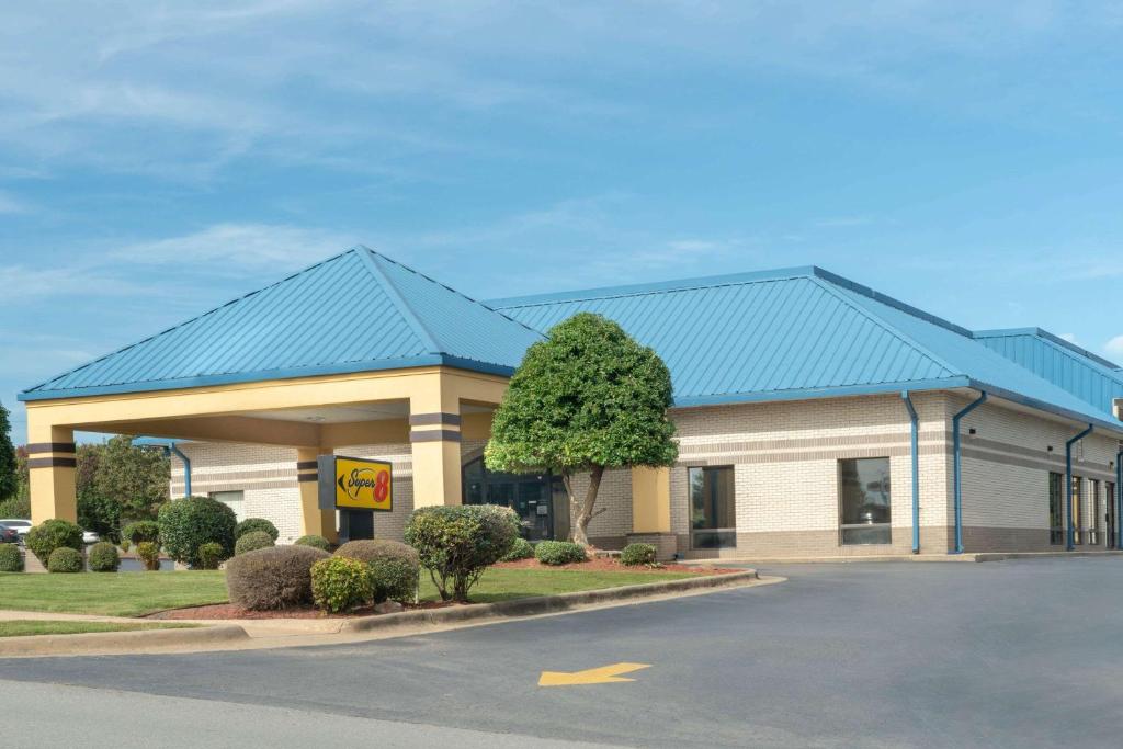 Super 8 by Wyndham North Little Rock/McCain - main image