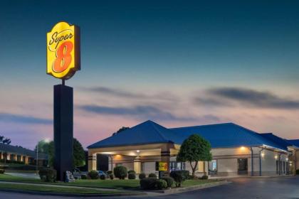 Super 8 by Wyndham North Little Rock/McCain - image 2