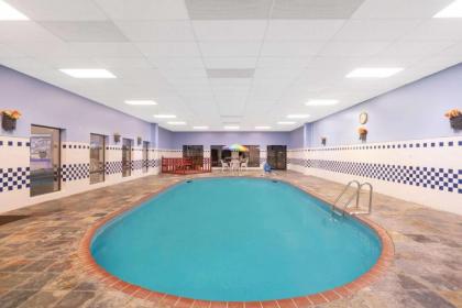 Super 8 by Wyndham North Little Rock/McCain - image 6