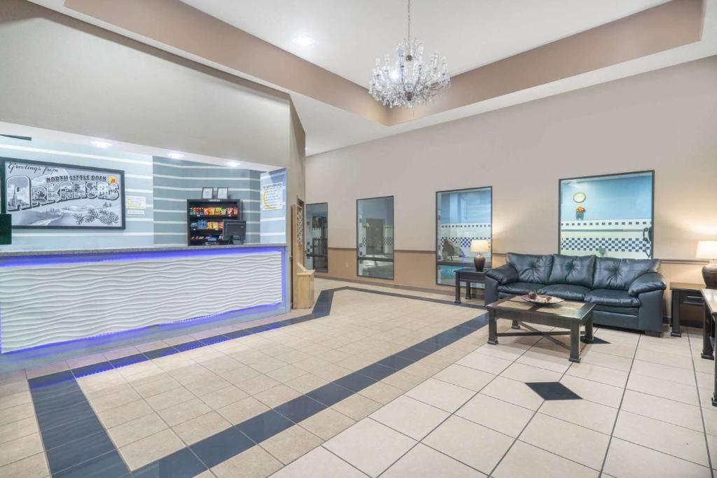 Super 8 by Wyndham North Little Rock/McCain - image 7