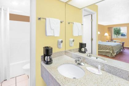 Days Inn by Wyndham N Little Rock East - image 13