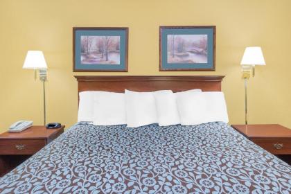 Days Inn by Wyndham N Little Rock East - image 4