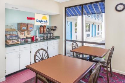 Days Inn by Wyndham N Little Rock East - image 9