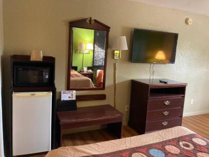 Super 8 by Wyndham Little Rock/North/Airport - image 13