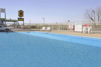 Super 8 by Wyndham Little Rock/North/Airport - image 2