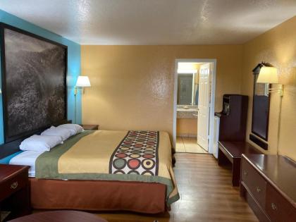 Super 8 by Wyndham Little Rock/North/Airport - image 5