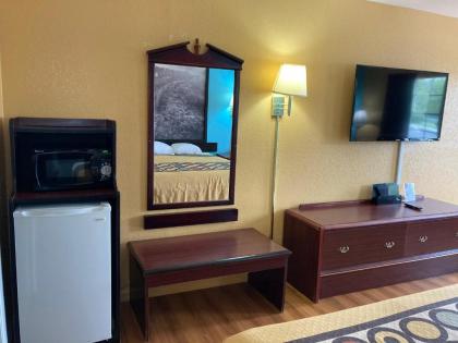 Super 8 by Wyndham Little Rock/North/Airport - image 6