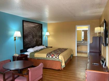 Super 8 by Wyndham Little Rock/North/Airport - image 9