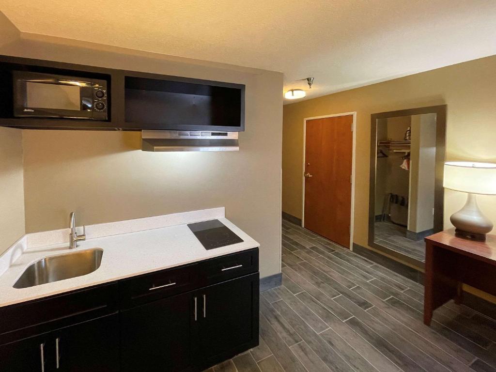 Quality Inn & Suites I-40 East - main image