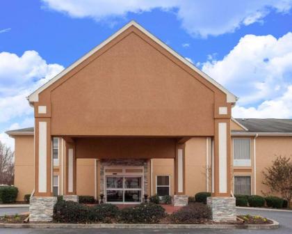 Quality Inn & Suites I-40 East - image 2