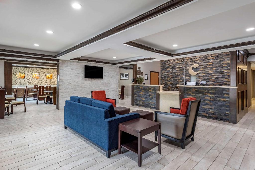 Comfort Inn & Suites North Little Rock JFK Blvd - image 3