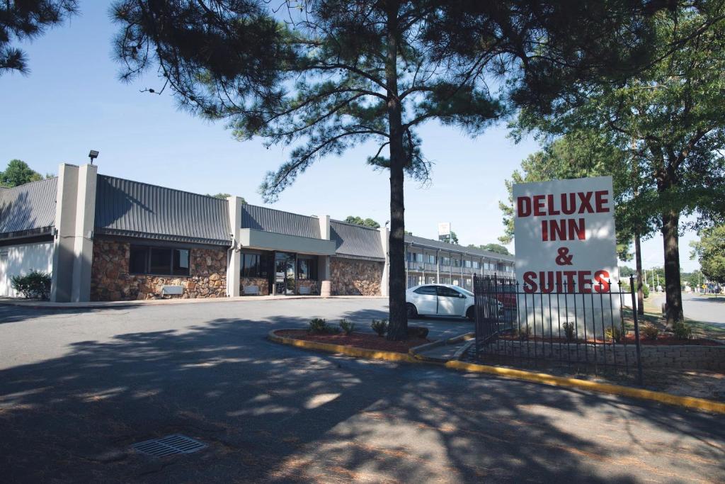 Fairview Inn & Suites - image 2