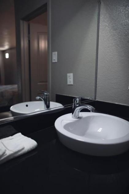 Fairview Inn & Suites - image 4