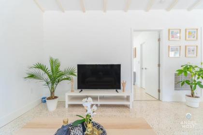 Newly Renovated Space in Miami Biscayne Park Area! - image 11