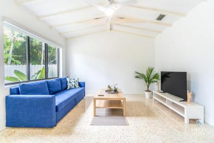 Newly Renovated Space in Miami Biscayne Park Area! - image 2
