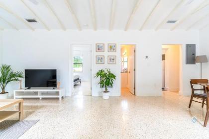 Newly Renovated Space in Miami Biscayne Park Area! - image 8